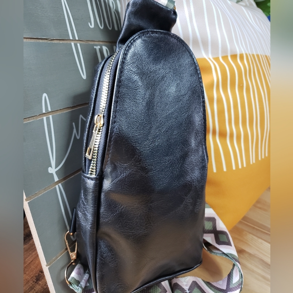 Vibrant Vintage Sling Bag - Picture 5 of 8